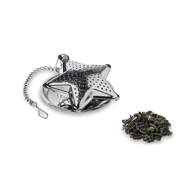 Gadget with logo Loose Leaf Tea filter STARFILTER Loose Leaf Tea infuser/filter in Stainless Steel with Extended Chain and mini plate. Available color: Matt Silver Dimensions: 5X6X1CM Width: 6 cm Length: 5 cm Height: 1 cm Volume: 0.115 cdm3 Gross Weight: 0.027 kg Net Weight: 0.018 kg Magnus Business Gifts is your partner for merchandising, gadgets or unique business gifts since 1967. Certified with Ecovadis gold!