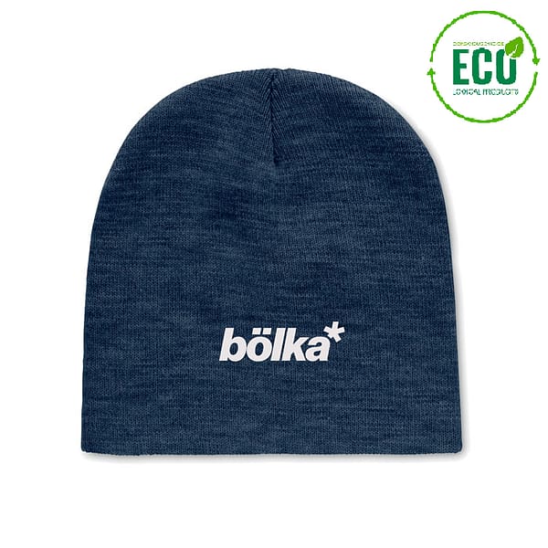 Gadget with logo Beanie MARCO RPET Gadget with logo Unisex Beanie knitted in soft stretchable RPET polyester . Available colors: Blue, Black, White/Black Dimensions: Ø20X21CM Height: 21 cm Diameter: 20 cm Volume: 0.458 cdm3 Gross Weight: 0.059 kg Net Weight: 0.056 kg Depending on the surface we can use embroidery, engraving, 360° imprint or screen print.