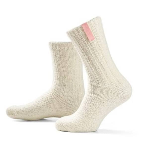 White wool sleep socks with logo White wool sleep socks with logoÂ have excellent temperature regulating qualities and are highly breathable. Due to the unique elasticity of our wool, these socks will never feel tight, and does it not intervene with your blood circulation. Your feet stay comfortable and pleasantly warm during the night so that you can enjoy an undisturbed, and well-earned, nightâ€™s sleep.Â  Available in a one-size-fits-almost-all-ladies in size 37-41.Â  100% itch free wear comfort! Knitted from 60% high-quality sheep wool from New Zealand and 40% elastic Polyamide.