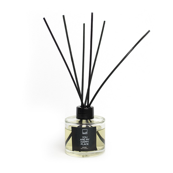 Fragrance Sticks Minty LEEFF Create a beautiful moment with our fragrance sticks Minty. The delicious scents from the Leeff care line are now also available in a diffuser to enrich your home! Because of the quote 'You are my happy place' and the beautiful gift packaging, this diffuser is also a perfect gift! Moreover, thanks to the stylish bottle, it fits into everyone's home. Available in Fabulous Fig and Minty Moments fragrances. Color: Transparent - Material: Plastic - Dimensions: ø6,8 x 8,5 cm - Package: Color box Magnus Business Gifts is your partner for merchandising, gadgets or unique business gifts since 1967. Certified with Ecovadis gold!