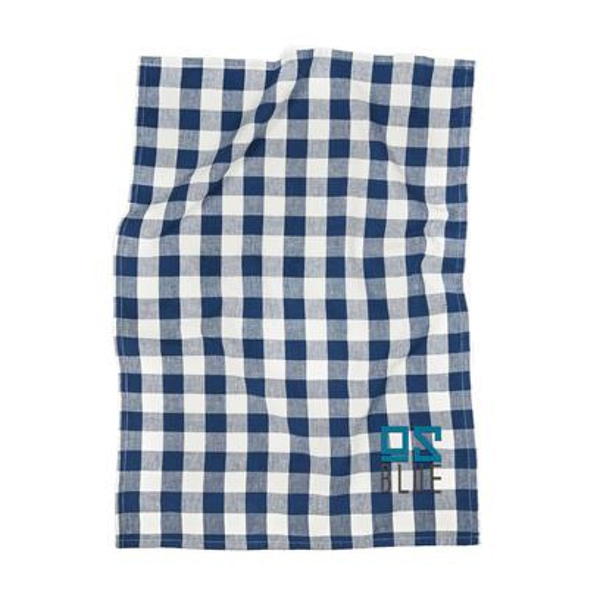 Kitchen gadget with logo Towel VINGA Clare Linen blend Gingham tea towel made of 30% linen and 70% cotton. This classic chequered design provides a subtle and charming rustic look, blending in seamlessly with any kitchen decor. Dry your hands in style! Available color: Blue, Green, Grey Magnus Business Gifts is your partner for merchandising, gadgets or unique business gifts since 1967. Certified with Ecovadis gold!
