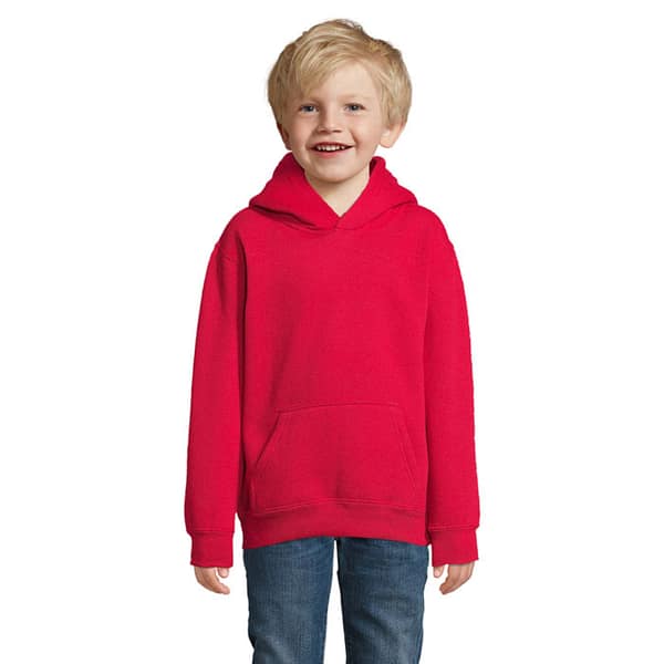 Sweatshirt with logo SLAM KIDS SOL'S SLAM KIDS. Kids hooded sweatshirt, 50% Ring spun cotton - 50% polyester brushed fleece 280, Elastane rib, Set in sleeves, Cut and sewn, Kangaroo pockets. Lined hood without drawstring. OEKO-TEX®. Only sold with print. Available color: Red, Black, Grey Melange, Navy, White Dimensions: 59 X 39 X 27 CM Volume: 2.975 cdm3 Gross Weight: 0.437 kg Net Weight: 0.364 kg Magnus Business Gifts is your partner for merchandising, gadgets or unique business gifts since 1967. Certified with Ecovadis gold!