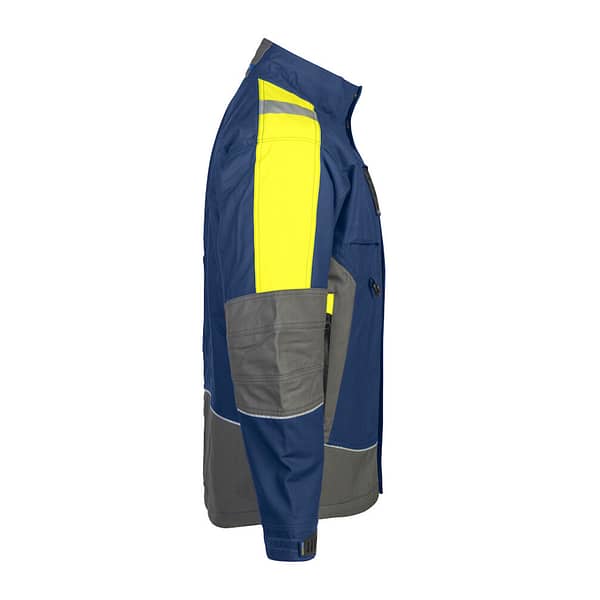 Projob Lined Jacket with logo Padded lining. Full zip to the top of the collar. Storm flap with press studs. Fleece lining in collar. Pre-shaped arms and velcro adjustable cuffs. Two chest pockets: one vertical with zip and one with flap with different compartments. Badge holder in right chest pocket. Two side pockets with zip. Two inside pockets, one with zipper. D-ring Available color: Navy Material: 100% cotton, 375 g/m² Magnus Business Gifts is your partner for merchandising, gadgets or unique business gifts since 1967. Certified with Ecovadis gold!