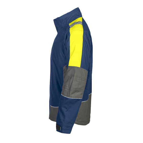 Projob Lined Jacket with logo Padded lining. Full zip to the top of the collar. Storm flap with press studs. Fleece lining in collar Pre-shaped arms and velcro adjustable cuffs. Two chest pockets: one vertical with zip and one with flap with different compartments. Badge holder in right chest pocket. Two side pockets with zip. Two inside pockets, one with zipper. D-ring. Available color: Navy Material: 100% cotton, 375 g/m² Magnus Business Gifts is your partner for merchandising, gadgets or unique business gifts since 1967. Certified with Ecovadis gold!