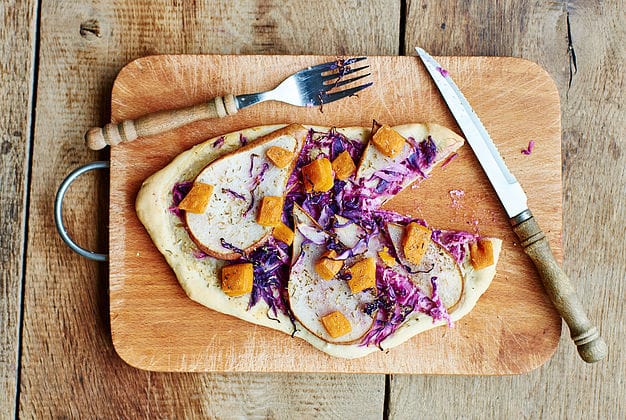 Flammkuchen with red cabbage, pears and non-dairy cheese
