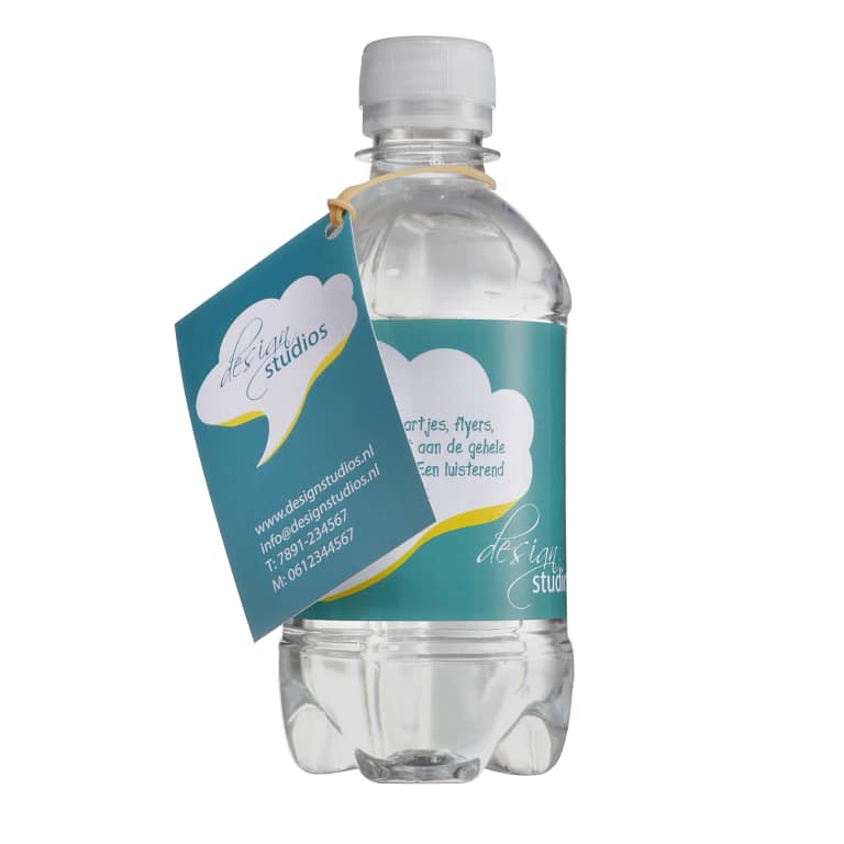 Gadget with logo business card water bottle Gadget with logo paper business card for a water bottle, can be combined with all types of bottles. Available colour: White. Depending on the surface we can use embroidery, engraving, 360Â° imprint or screen print.