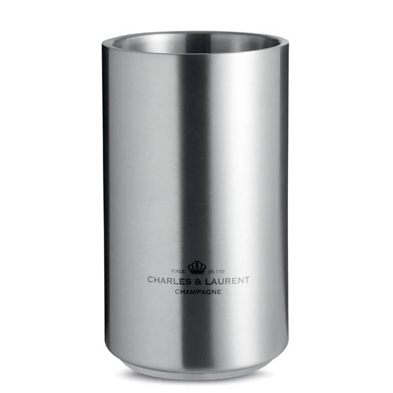 Wine accessoire with logo Bottle cooler COOLIO Double wall stainless steel bottle cooler in round shape. Available color: Matt Silver Dimensions: Ø11,5X18,5 CM Height: 18.5 cm Diameter: 11.5 cm Volume: 3.797 cdm3 Gross Weight: 0.697 kg Net Weight: 0.575 kg Magnus Business Gifts is your partner for merchandising, gadgets or unique business gifts since 1967. Certified with Ecovadis gold!