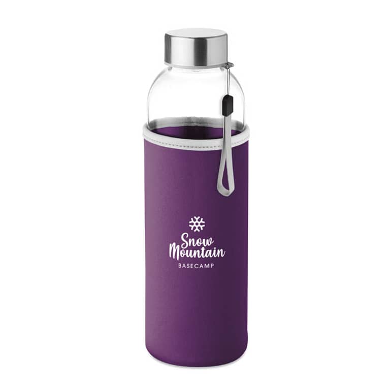 Water bottle with logo UTAH GLASS Drinking bottle in glass with neoprene pouch. Not suitable for carbonated drinks. Capacity: 500 ml. Leak free. Available color: Violet, Red, Baby Pink, Orange, Lime, Beige, Turquoise, Royal Blue, Grey, Black, Multicolour Dimensions: Ø6X22CM Height: 22 cm Diameter: 6 cm Volume: 1.631 cdm3 Gross Weight: 0.387 kg Net Weight: 0.331 kg Magnus Business Gifts is your partner for merchandising, gadgets or unique business gifts since 1967. Certified with Ecovadis gold!