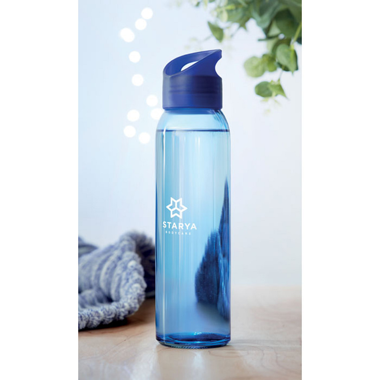 Water bottle with logo PRAGA Glass bottle with PP lid with hanging carrying loop. Not suitable for carbonated drinks. Capacity 470 ml. Leak free. Available color: Royal Blue, Black, Lime, White Dimensions: Ø6X25CM Height: 25 cm Diameter: 6 cm Volume: 1.299 cdm3 Gross Weight: 0.375 kg Net Weight: 0.322 kg Magnus Business Gifts is your partner for merchandising, gadgets or unique business gifts since 1967. Certified with Ecovadis gold!
