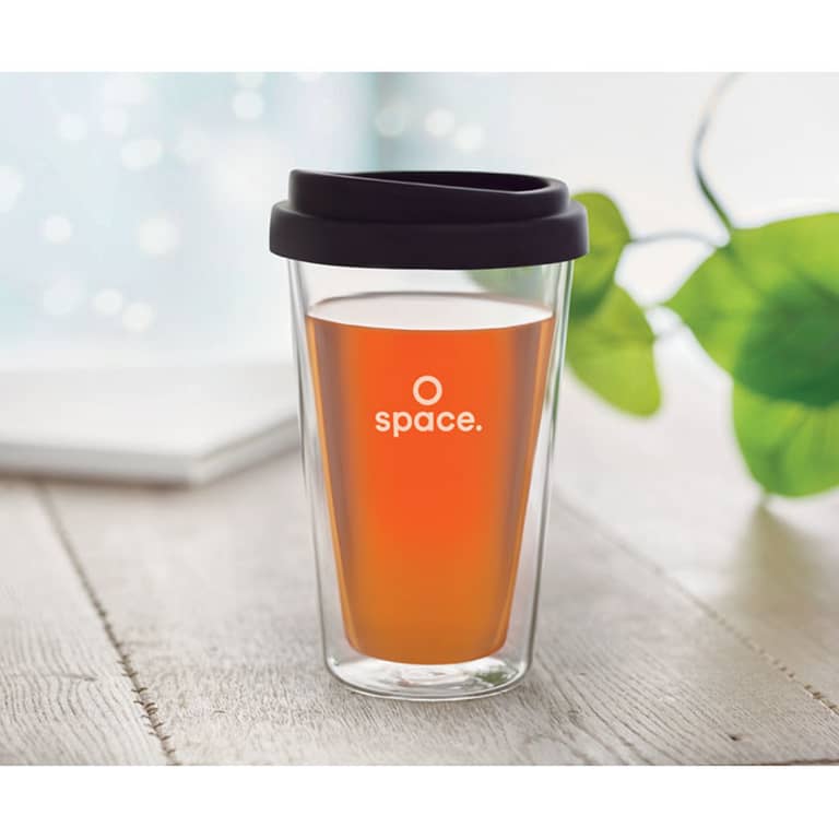 Tumbler with logo BIELO TUMBLER Double wall high borosilicate glass with silicone lid. Capacity 350ml. Available color: Black Dimensions: Ø9X15CM Height: 15 cm Diameter: 9 cm Volume: 1.7 cdm3 Gross Weight: 0.284 kg Net Weight: 0.214 kg Magnus Business Gifts is your partner for merchandising, gadgets or unique business gifts since 1967. Certified with Ecovadis gold!