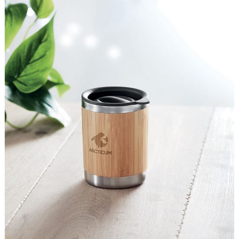 Tumbler with logo LOKKA Double walled stainless steel tumbler with bamboo case and moveable drink hole. Capacity 250 ml. Bamboo is a natural product, there may be slight variations in colour and size per item, which can affect the final decoration outcome. Available color: Wood Dimensions: Ø8X10CM Height: 10 cm Diameter: 8 cm Volume: 1.027 cdm3 Gross Weight: 0.151 kg Net Weight: 0.114 kg Magnus Business Gifts is your partner for merchandising, gadgets or unique business gifts since 1967. Certified with Ecovadis gold!
