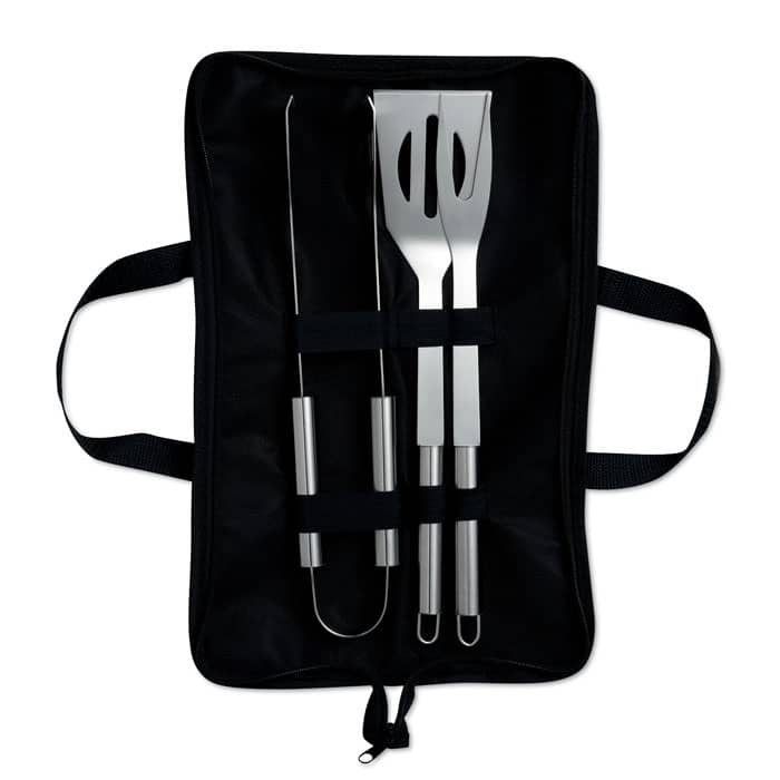 Gadget with logo BBQ toolkit SHAKES Gadget with logo, BBQ toolkit Set of 3 stainless steel barbecue tools in non-woven pouch with zipper. Available color: Black Main material: Metal non-woven PP Material in product: Virgin Plastic Dimensions: 40X11CM Width: 11 cm Length: 40 cm Volume: 2.36 cdm3 Gross Weight: 0.538 kg Net Weight: 0.404 kg Depending on the surface we can use embroidery, engraving, 360Â° imprint or screen print.