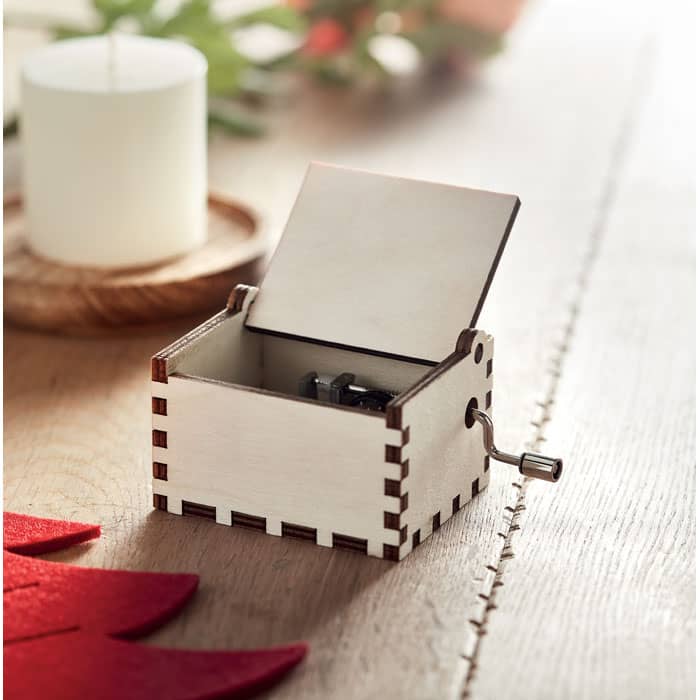 Christmas gadget with logo music box BOXMAS Wooden Christmas hand wind music box. Song: We wish you a Merry Christmas. No batteries required. Available color: Wood Dimensions: 8,5X5X4,5CM Width: 5 cm Length: 8.5 cm Height: 4.5 cm Volume: 0.34 cdm3 Gross Weight: 0.09 kg Net Weight: 0.08 kg Magnus Business Gifts is your partner for merchandising, gadgets or unique business gifts since 1967. Certified with Ecovadis gold!